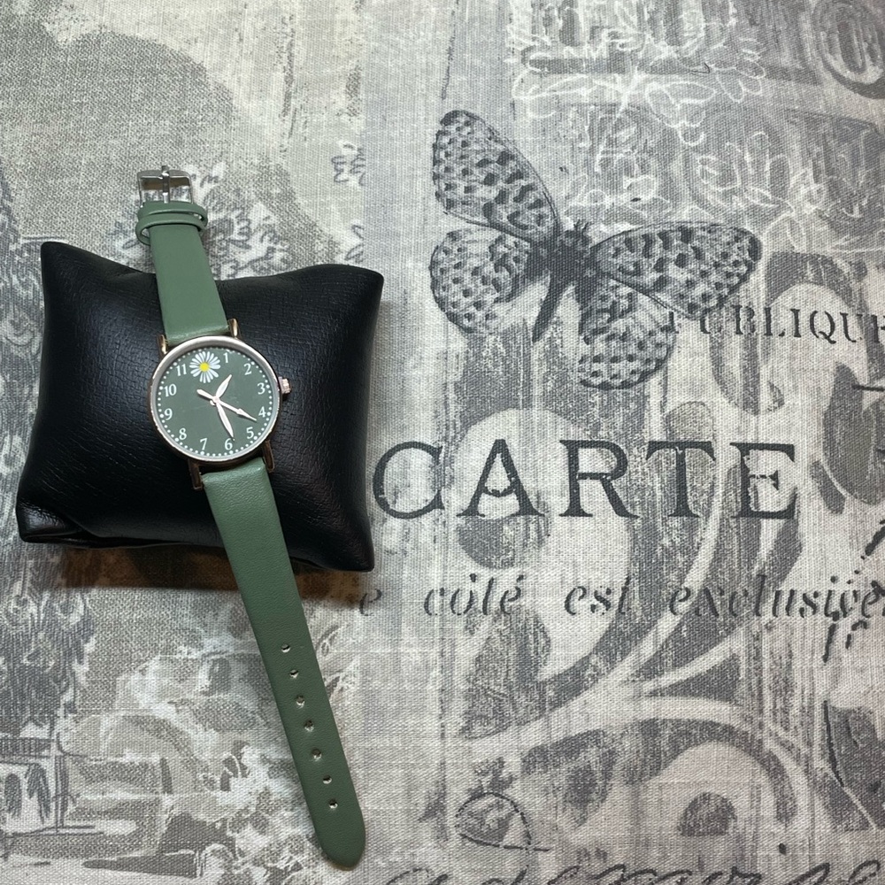 🍀🥑♻️green leather watch